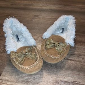 ❄️American Eagle fuzzy lined moccasins